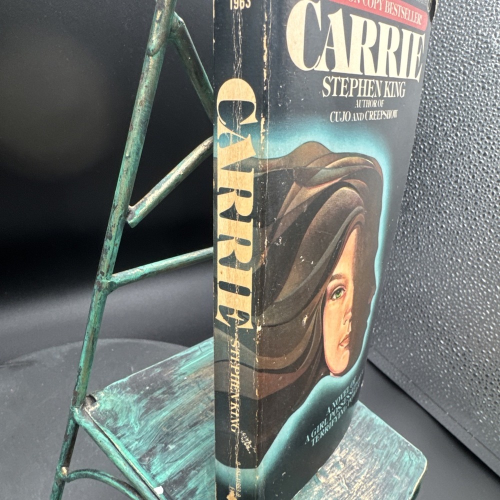 VTG Pb S. King Book - CARRIE - A Signet Book - April 1975 - Paperback See Pics - Picture 3 of 5